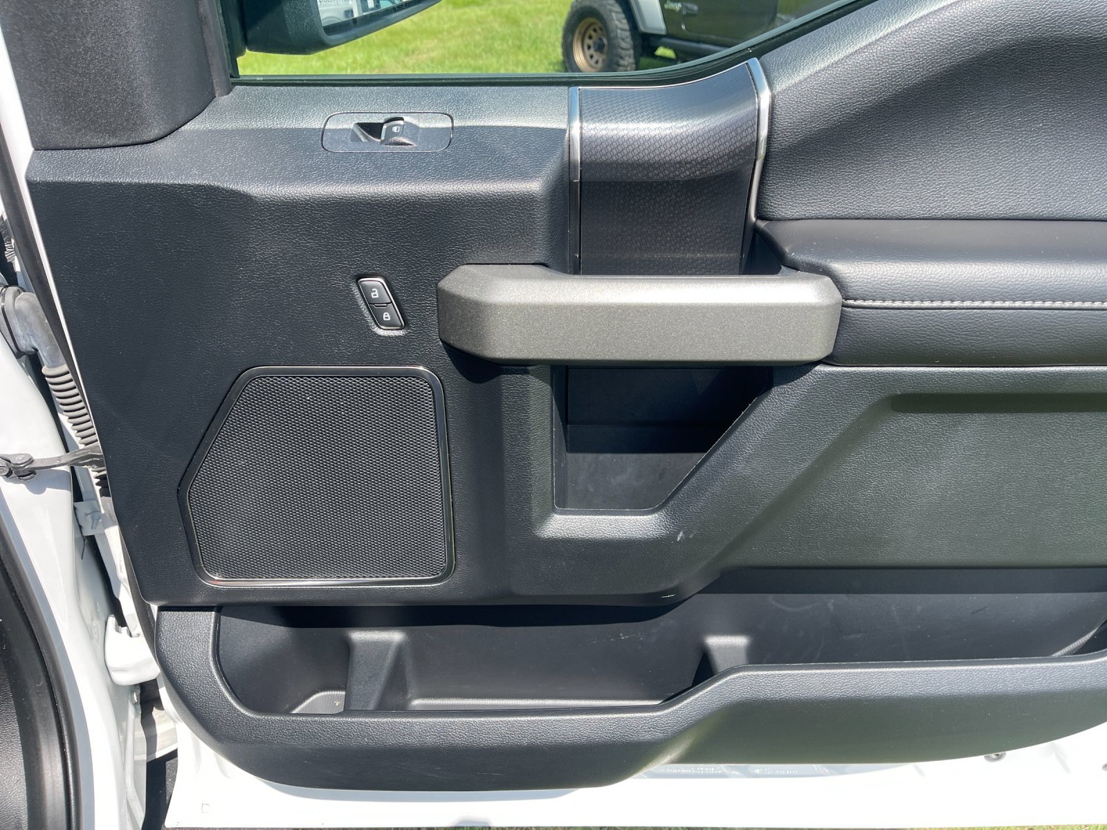 Used 2018 White Ford Raptor image 19