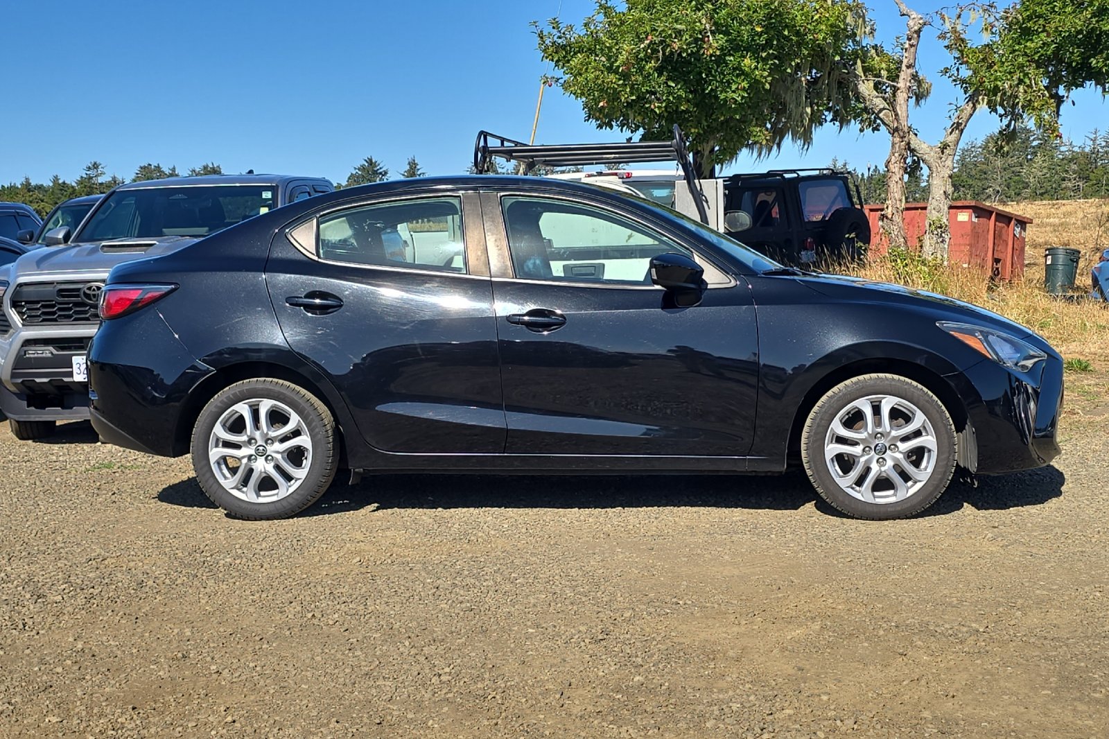 Used 2018  Toyota Base image 3