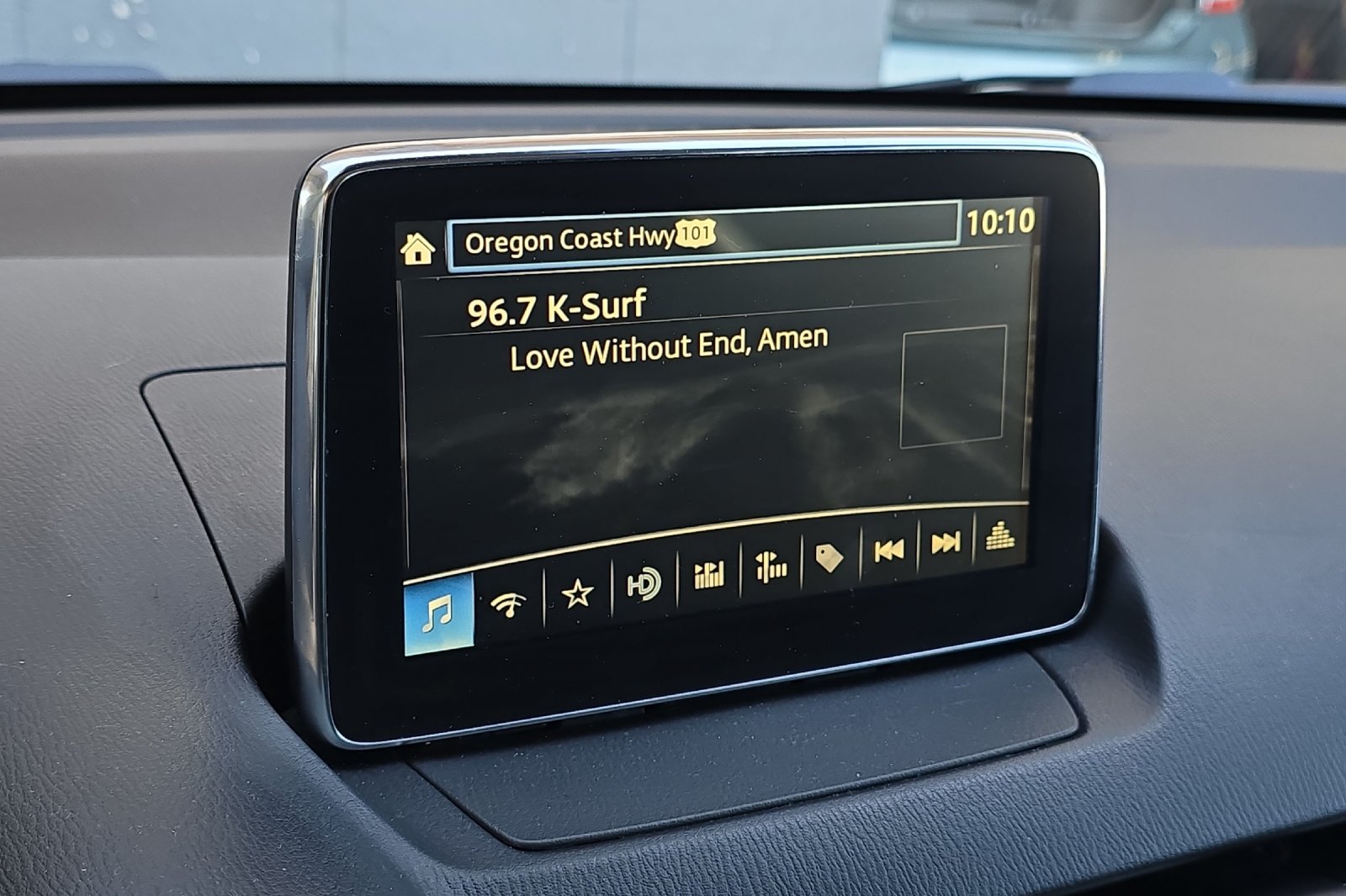 Used 2018  Toyota Base image 14