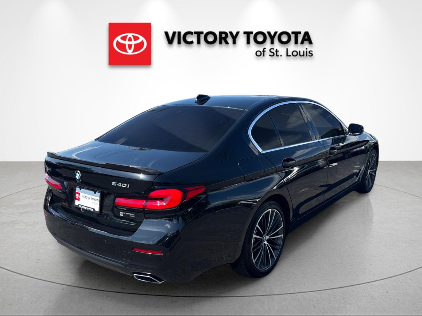 Used 2021 Black BMW 540i xDrive image 3