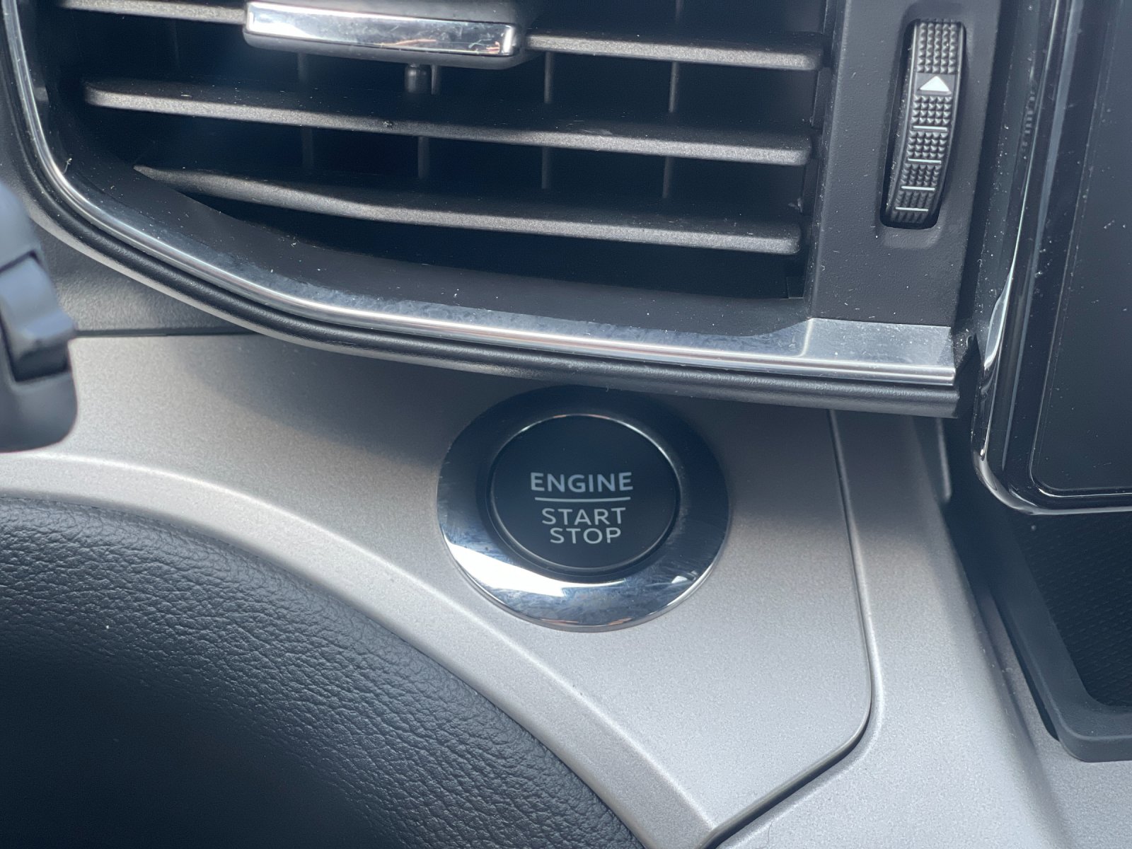 Used 2022 Gray Ford XLT image 24