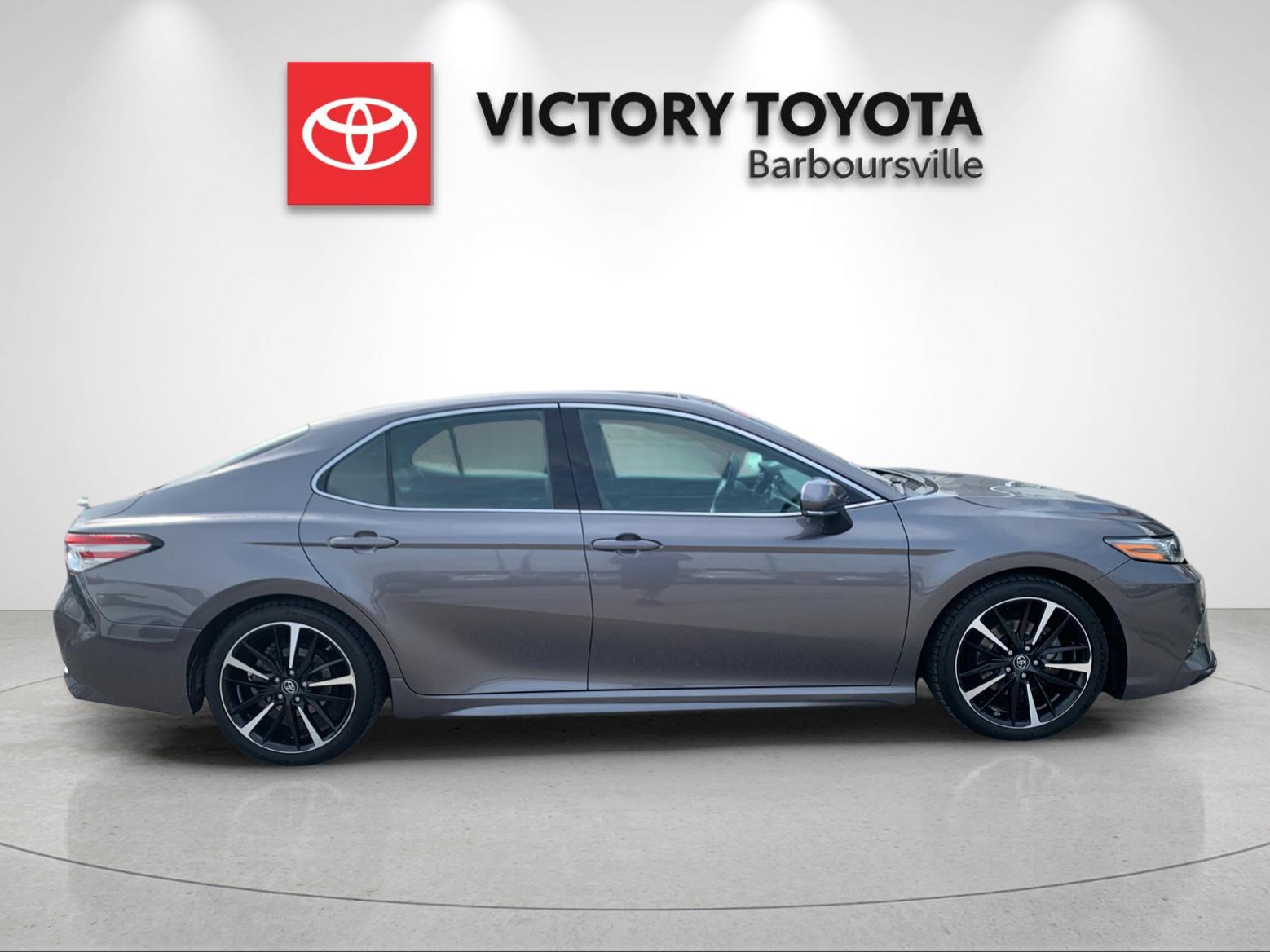 Used 2018 Gray Toyota XSE V6 image 6