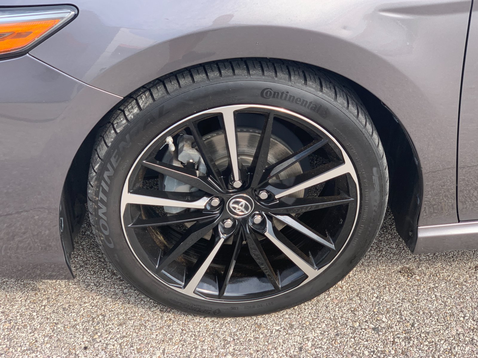 Used 2018 Gray Toyota XSE V6 image 30
