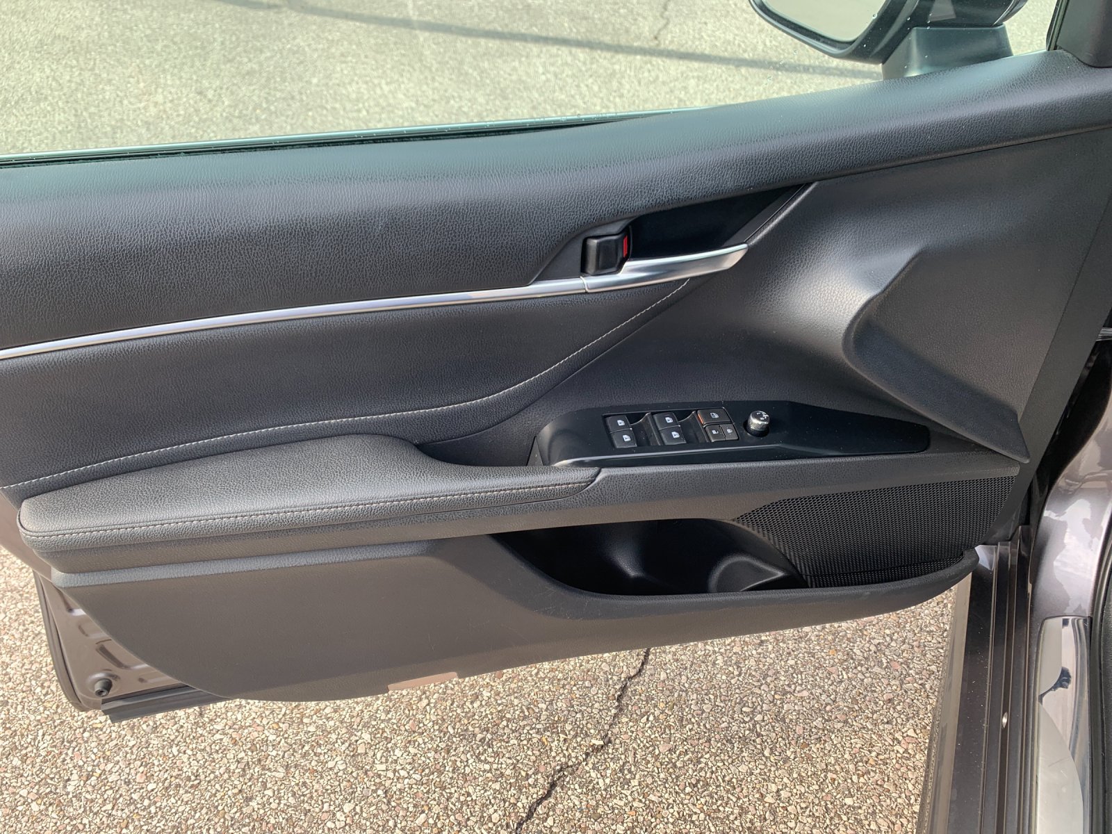Used 2018 Gray Toyota XSE V6 image 12