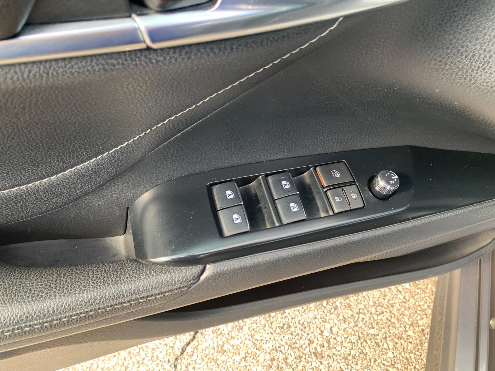 Used 2018 Gray Toyota XSE V6 image 13