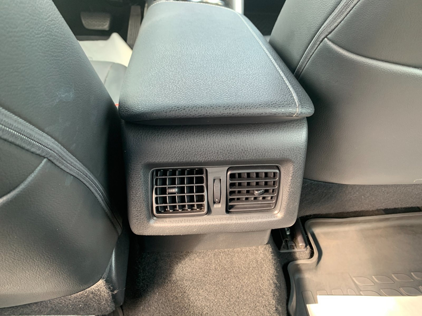 Used 2018 Gray Toyota XSE V6 image 15