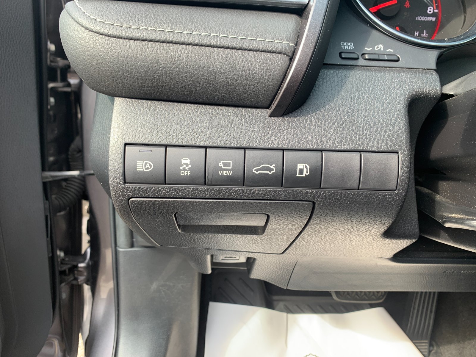 Used 2018 Gray Toyota XSE V6 image 29
