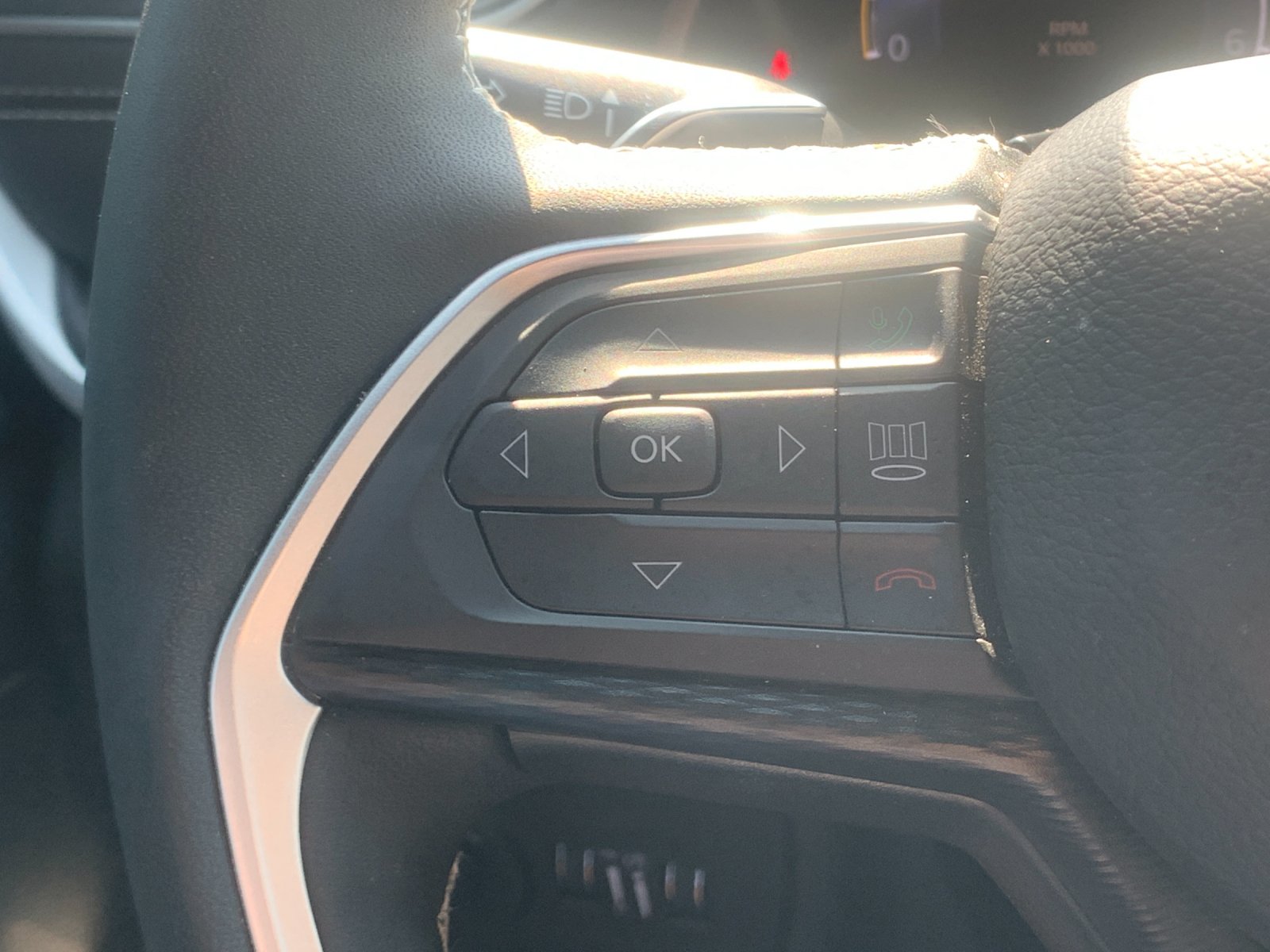 Used 2025 White Jeep Altitude X image 30