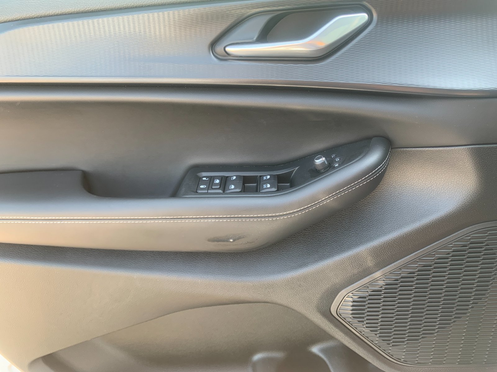 Used 2025 White Jeep Altitude X image 13