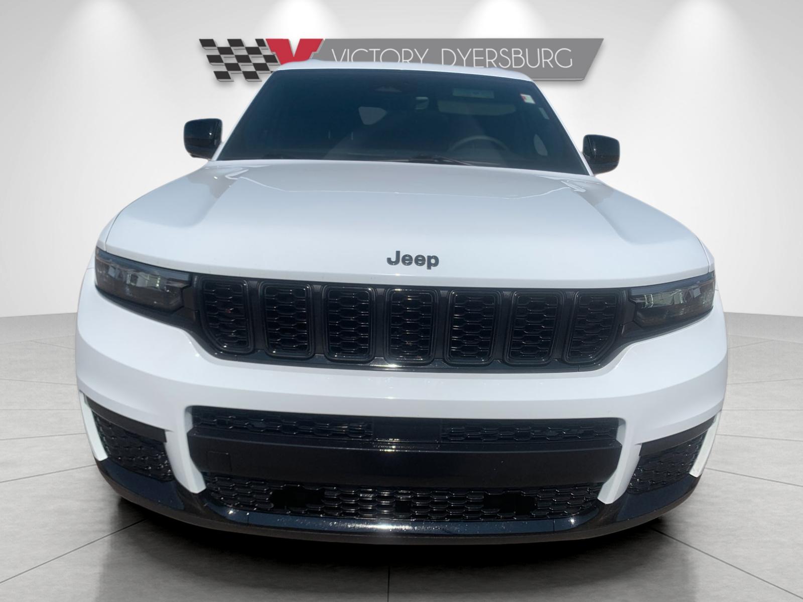 Used 2025 White Jeep Altitude X image 9