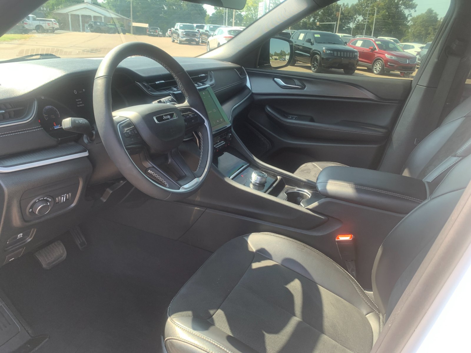 Used 2025 White Jeep Altitude X image 12
