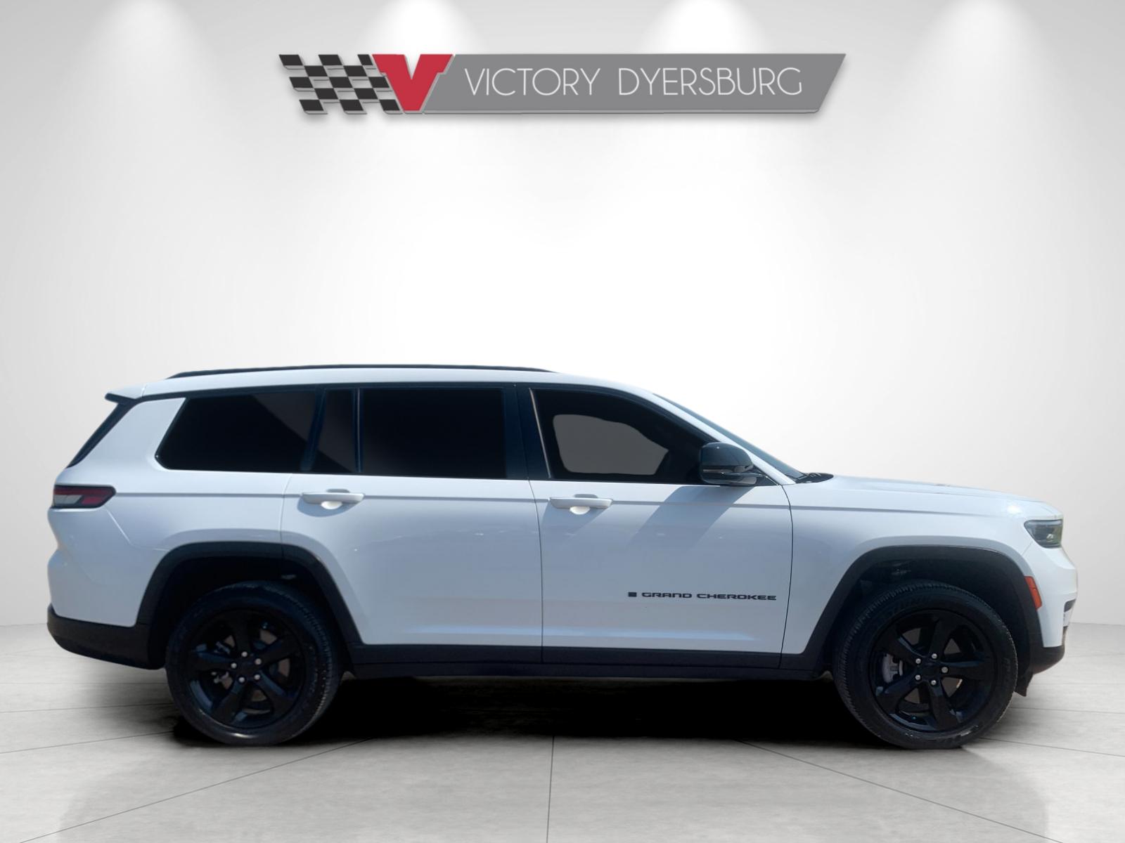 Used 2025 White Jeep Altitude X image 3