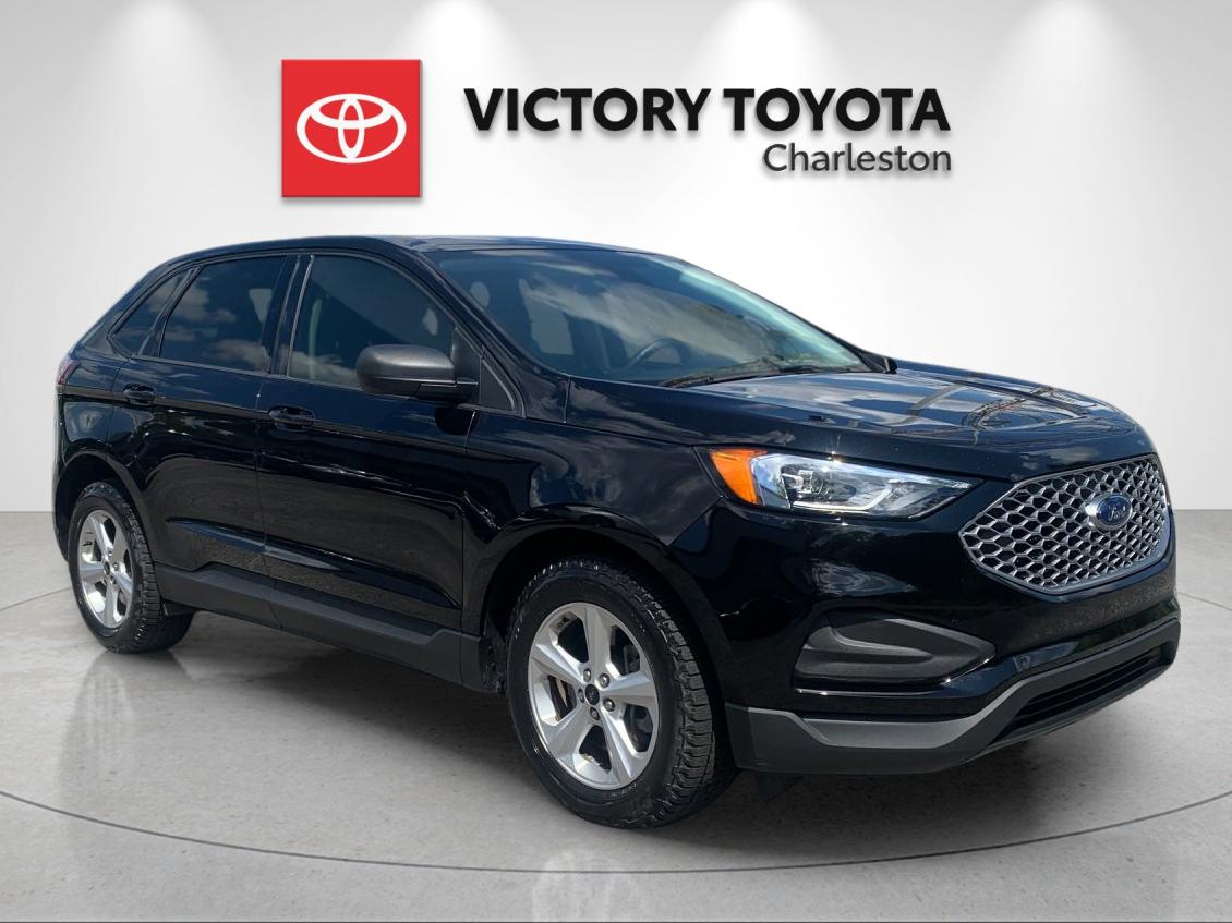 Used 2023 Black Ford SE image 5