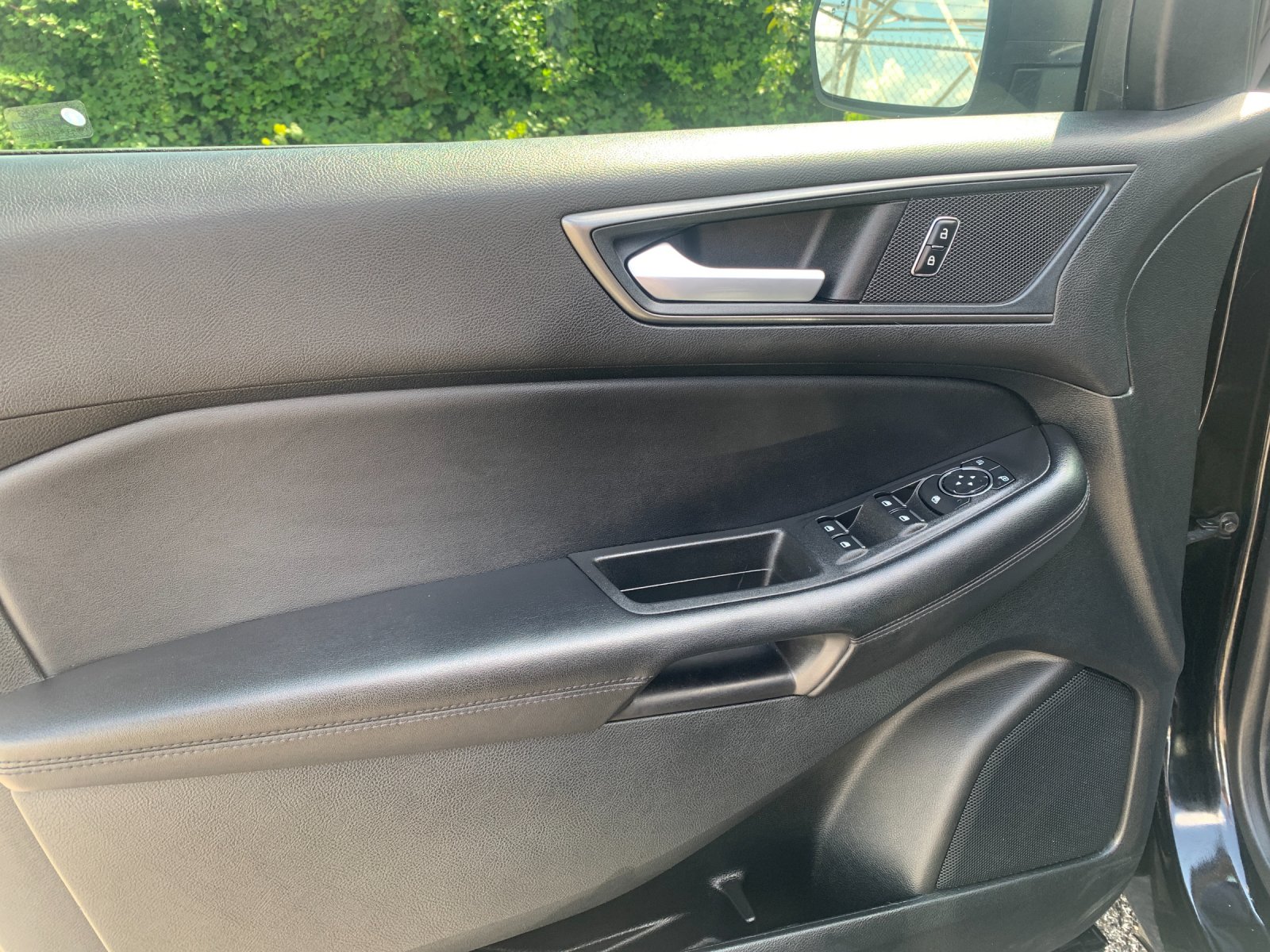 Used 2023 Black Ford SE image 12