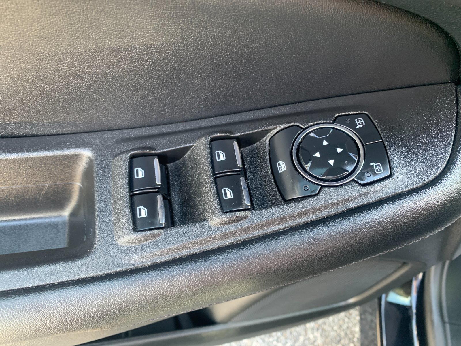 Used 2023 Black Ford SE image 13