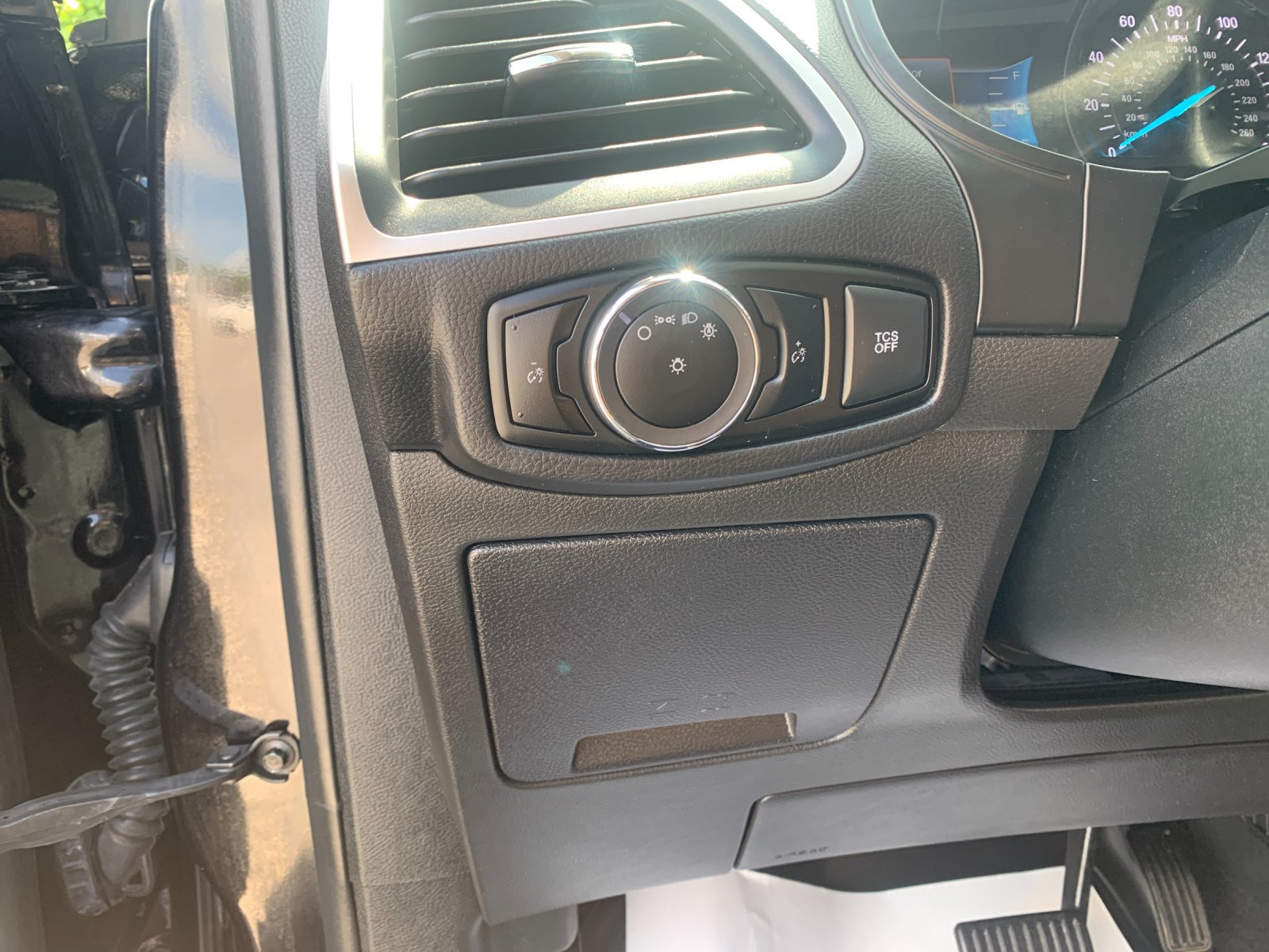 Used 2023 Black Ford SE image 32
