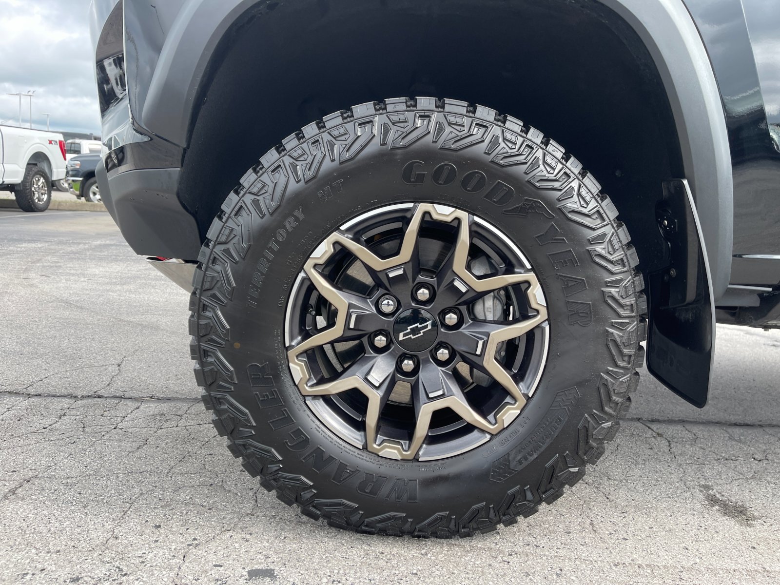 Used 2025 Black Chevrolet ZR2 image 32