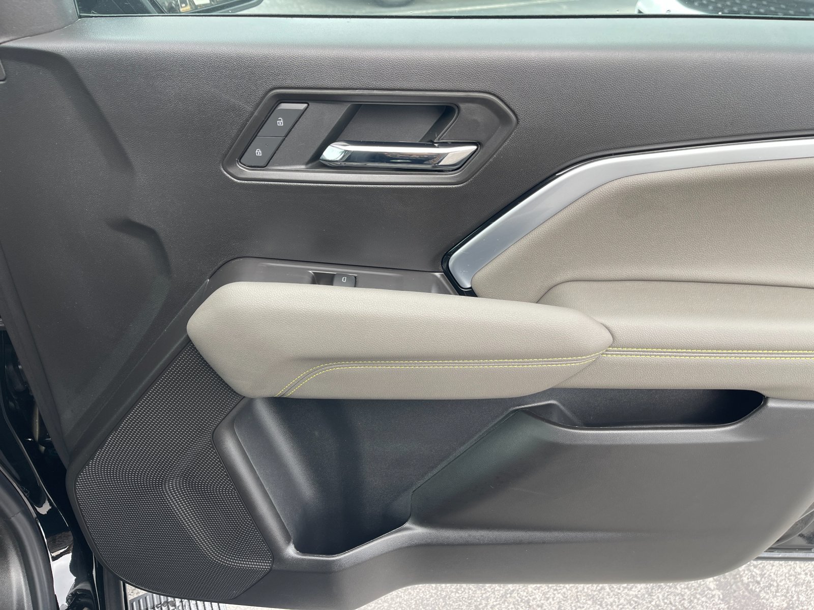 Used 2025 Black Chevrolet ZR2 image 19