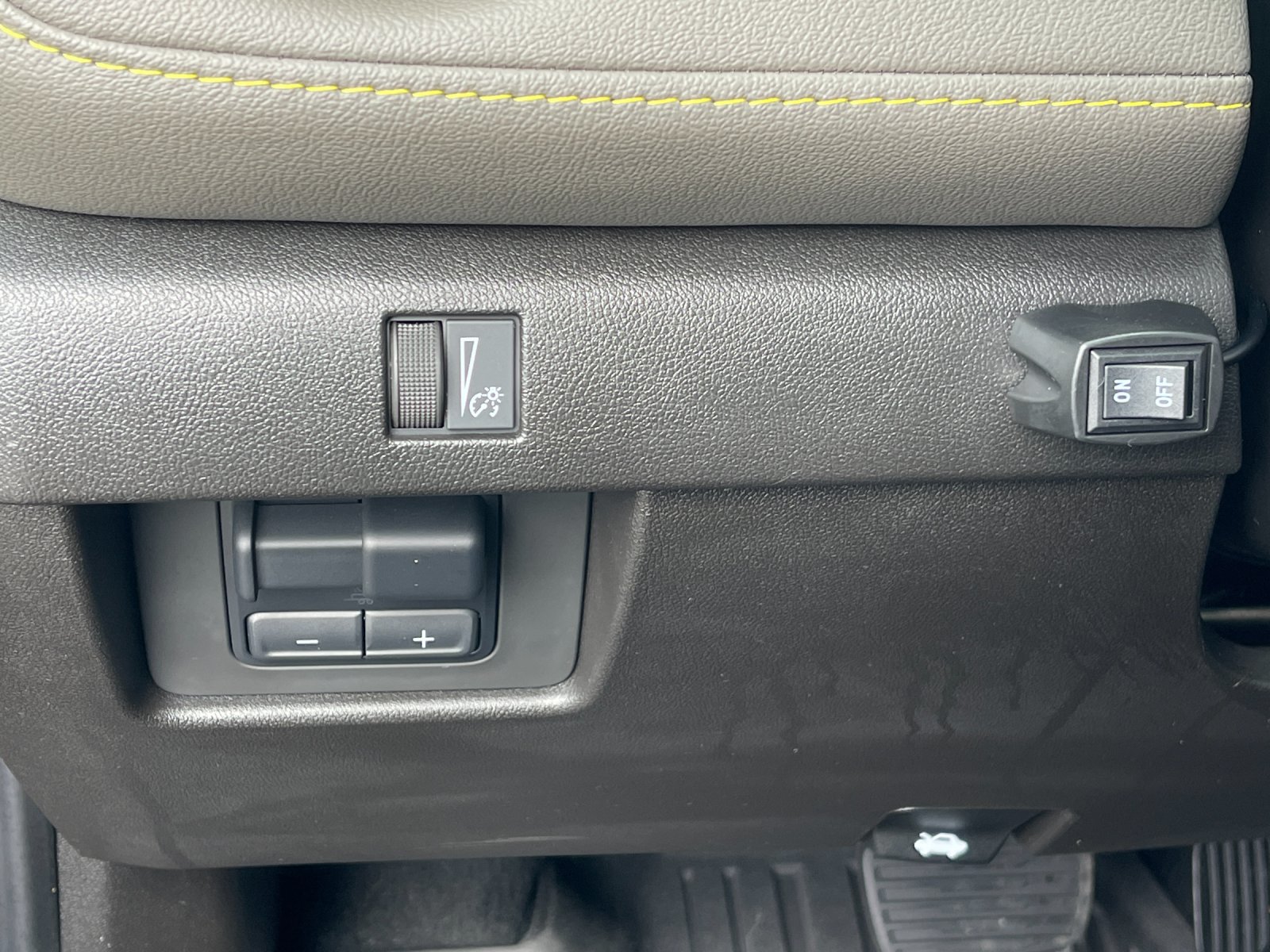 Used 2025 Black Chevrolet ZR2 image 31