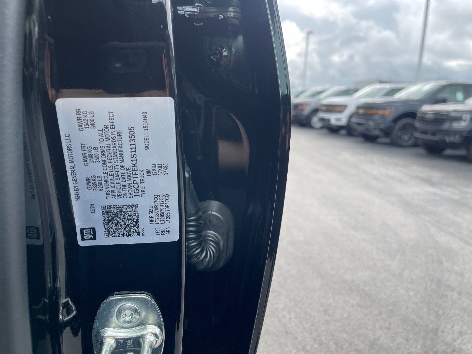 Used 2025 Black Chevrolet ZR2 image 33