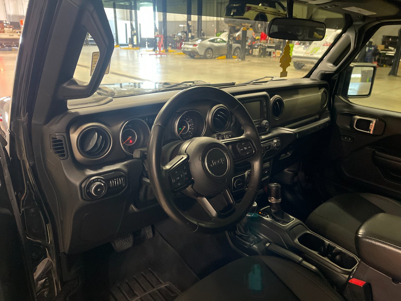 Used 2018 Black Clearcoat Jeep Sport S image 11