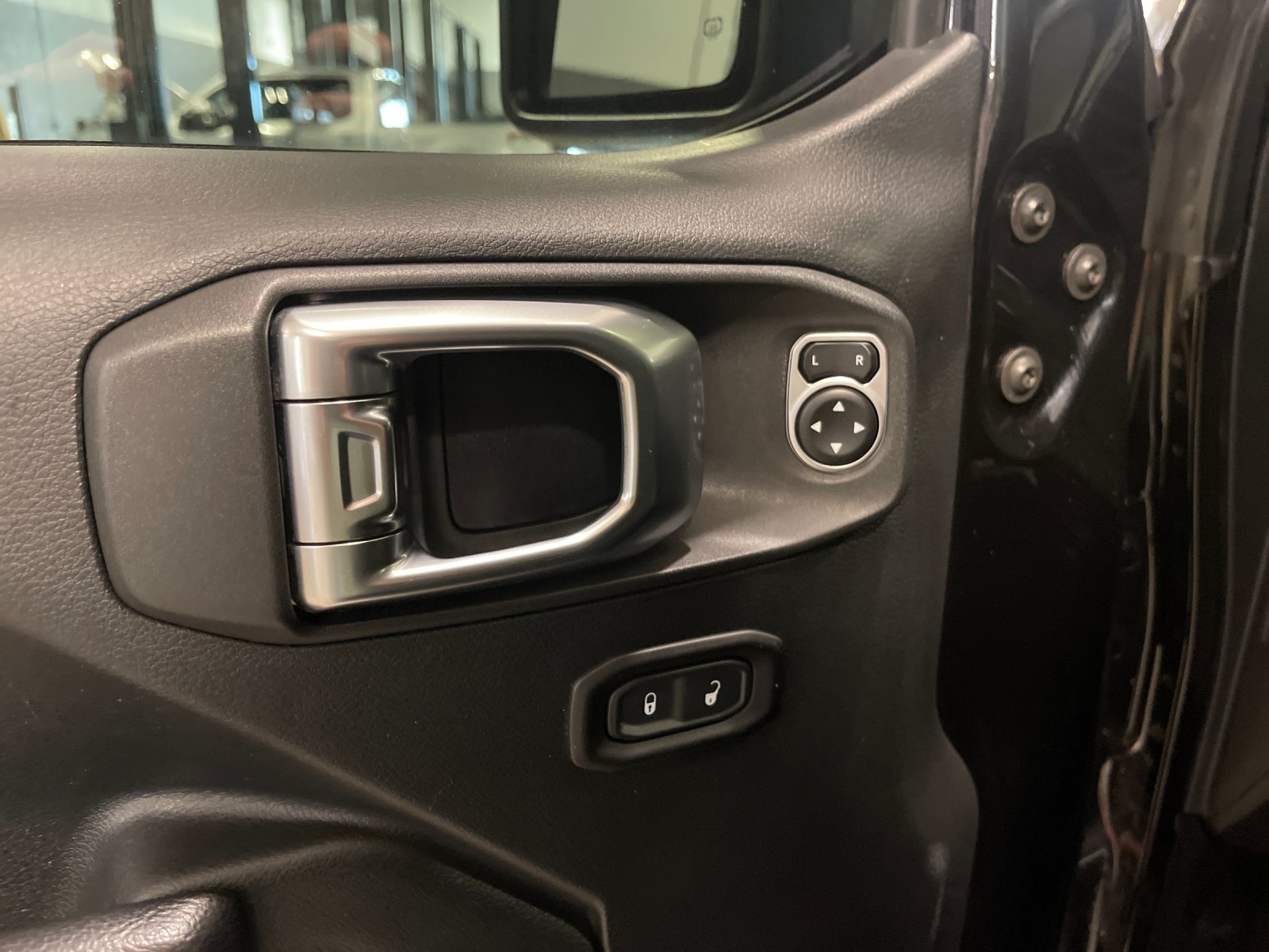 Used 2018 Black Clearcoat Jeep Sport S image 13