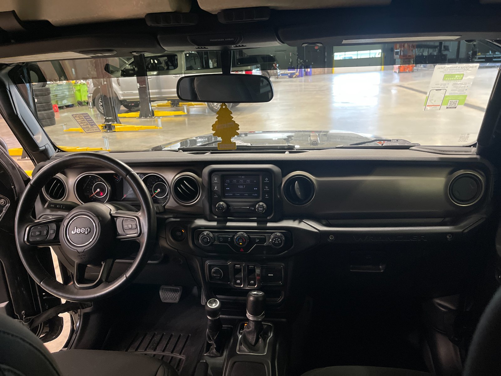 Used 2018 Black Clearcoat Jeep Sport S image 15