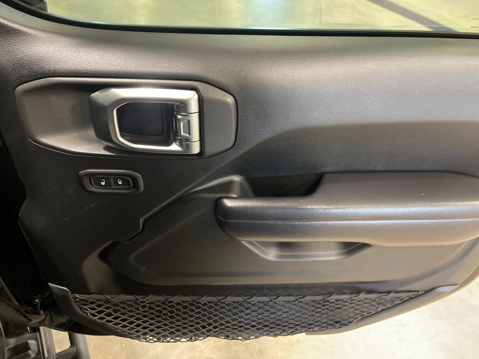 Used 2018 Black Clearcoat Jeep Sport S image 19