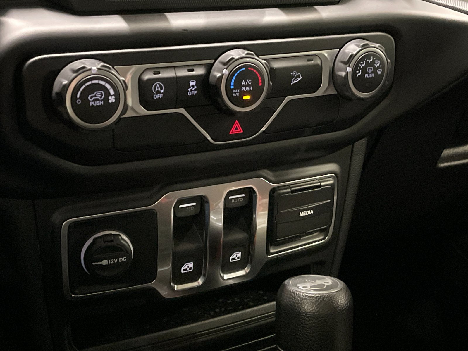 Used 2018 Black Clearcoat Jeep Sport S image 22