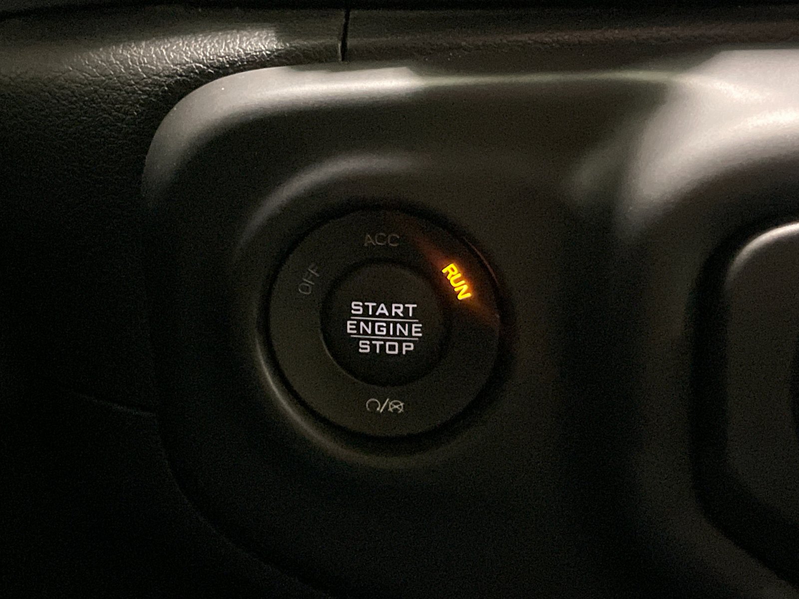 Used 2018 Black Clearcoat Jeep Sport S image 24