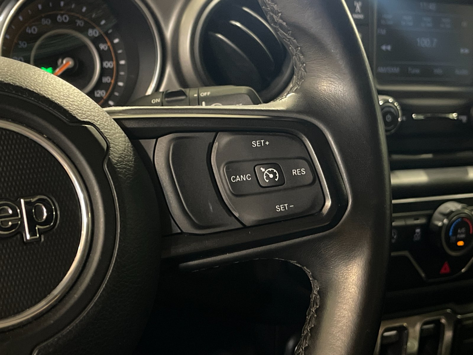 Used 2018 Black Clearcoat Jeep Sport S image 27