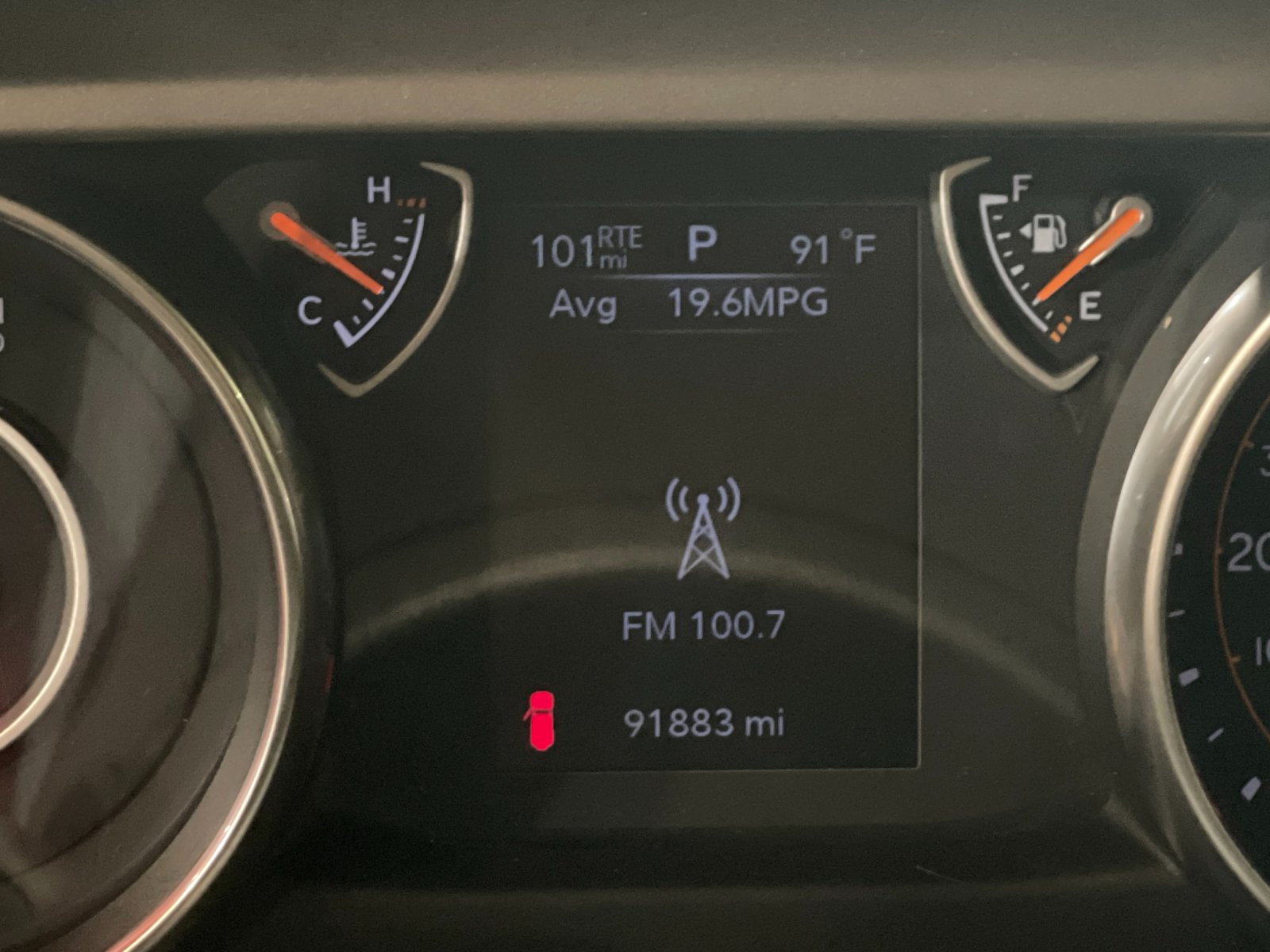 Used 2018 Black Clearcoat Jeep Sport S image 29