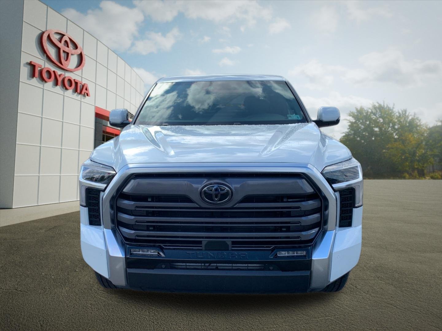 New 2026 Wind Chill Pearl <sup>1</sup> Toyota  Limited image 8
