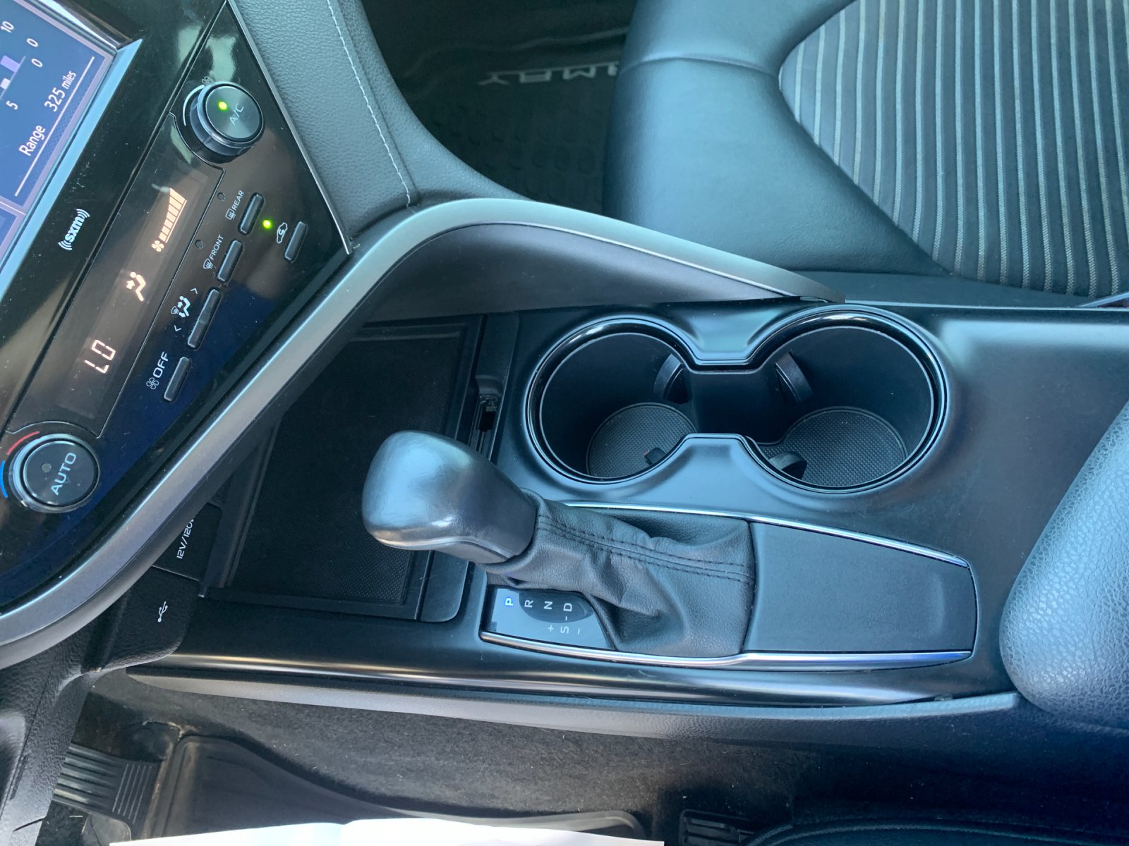 Used 2020 White Toyota SE Nightshade image 24