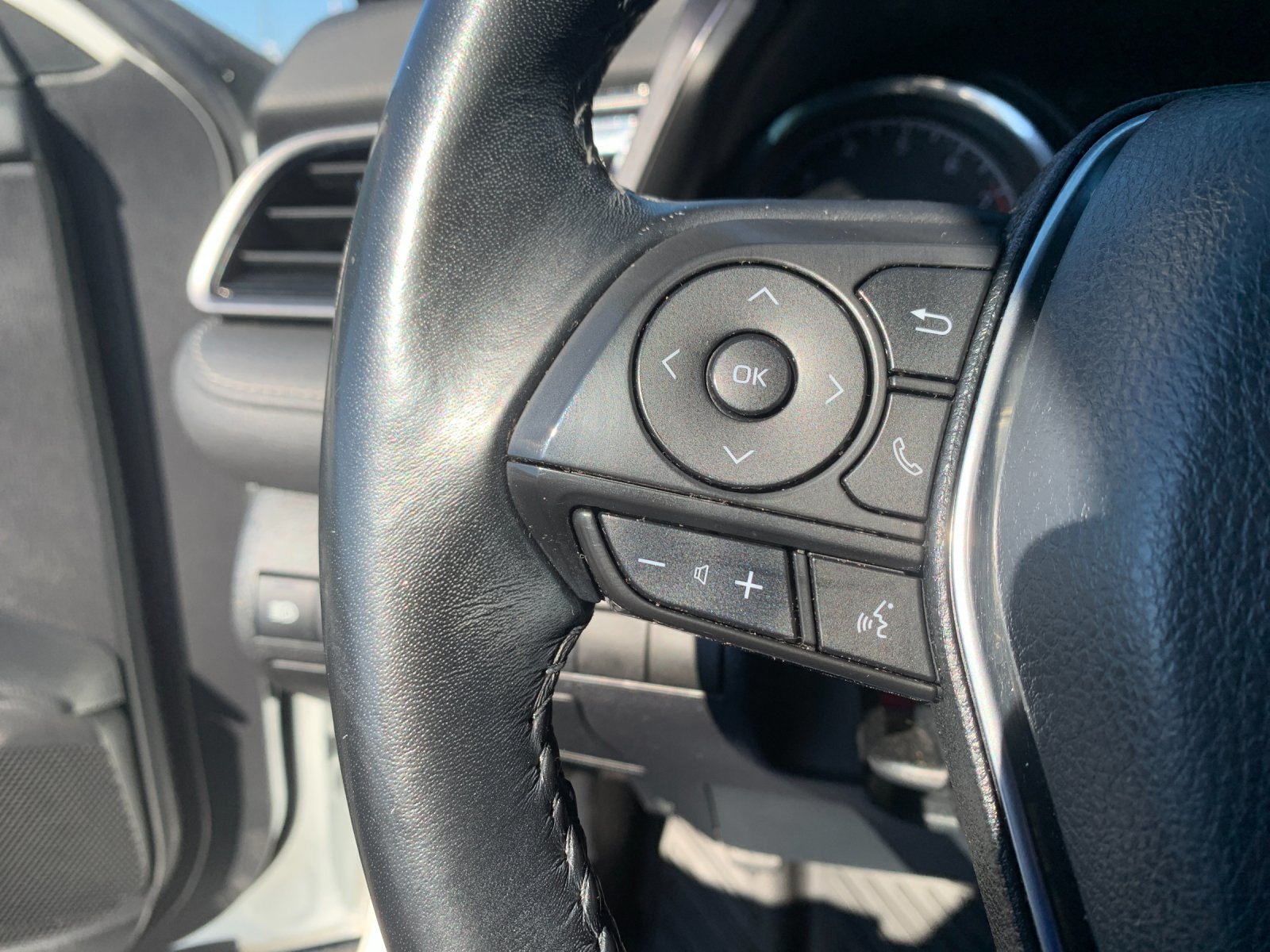 Used 2020 White Toyota SE Nightshade image 27