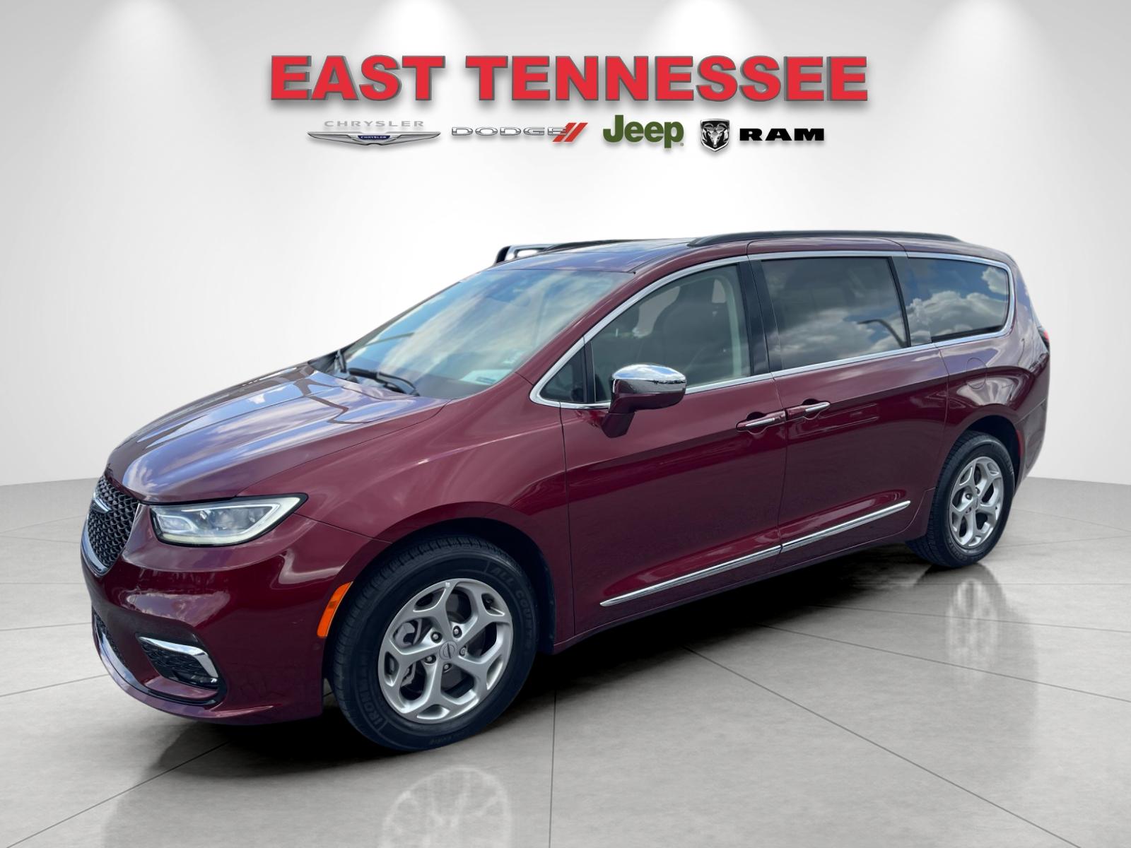 Used 2022 Red Chrysler Limited image 7