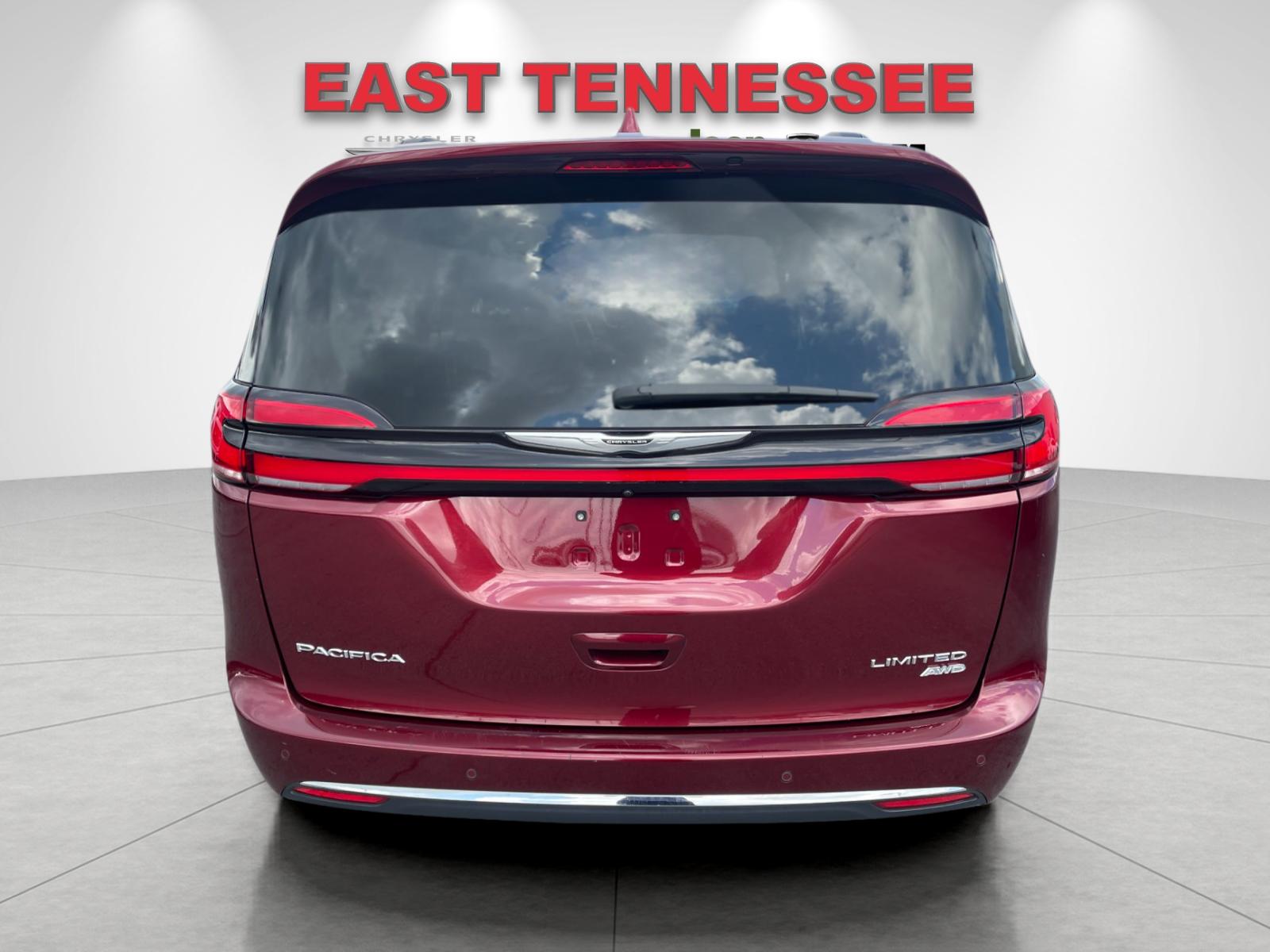 Used 2022 Red Chrysler Limited image 4