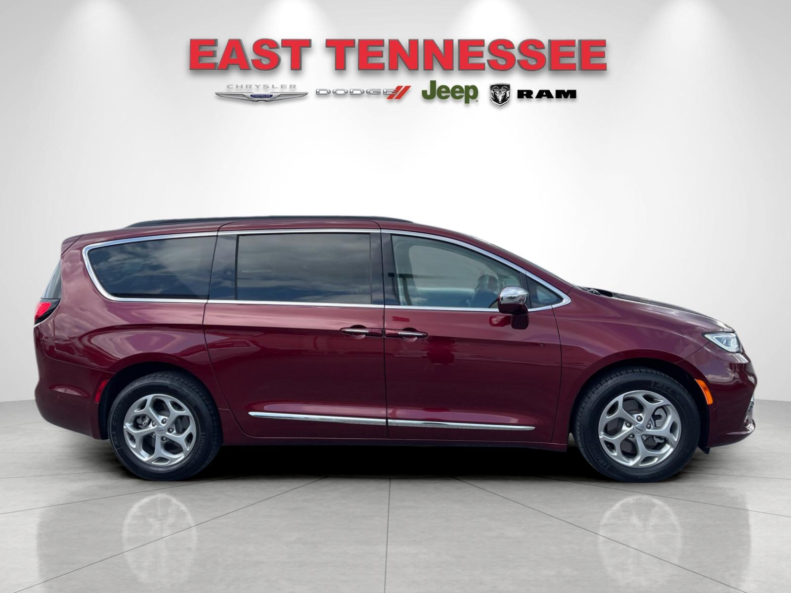 Used 2022 Red Chrysler Limited image 2