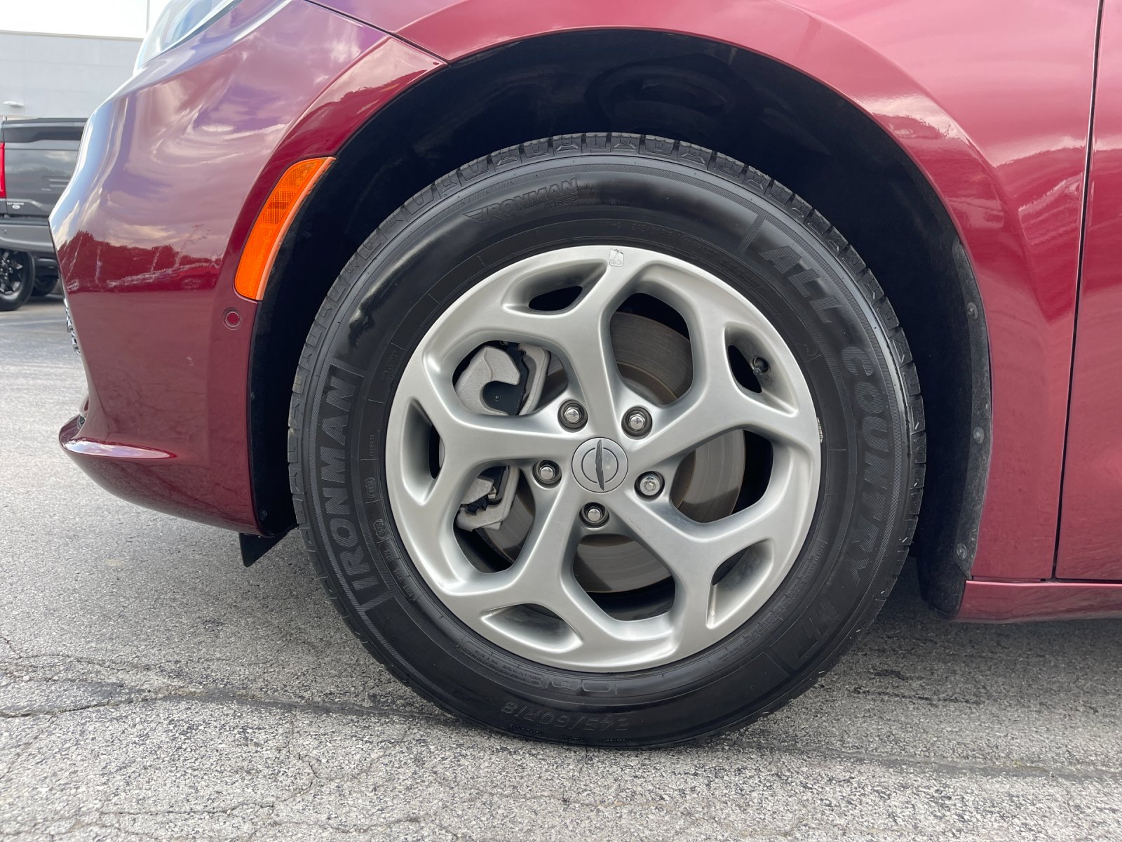 Used 2022 Red Chrysler Limited image 34