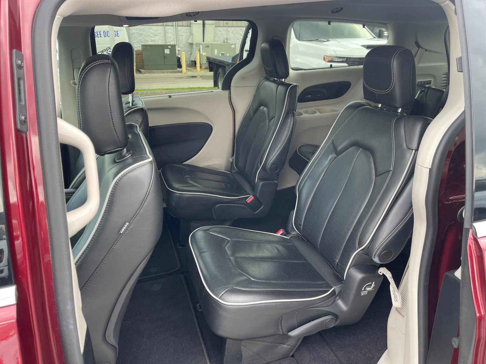 Used 2022 Red Chrysler Limited image 14
