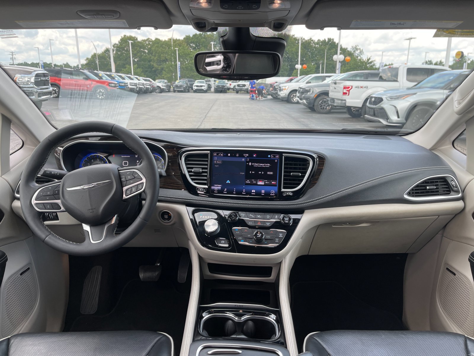 Used 2022 Red Chrysler Limited image 15