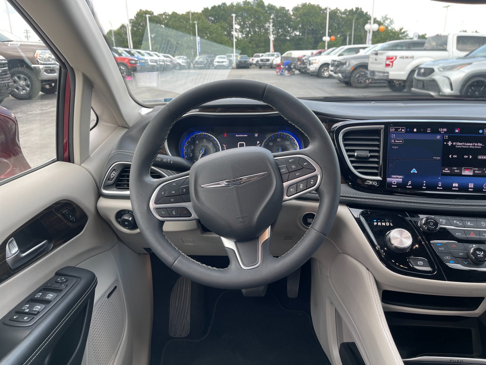 Used 2022 Red Chrysler Limited image 16