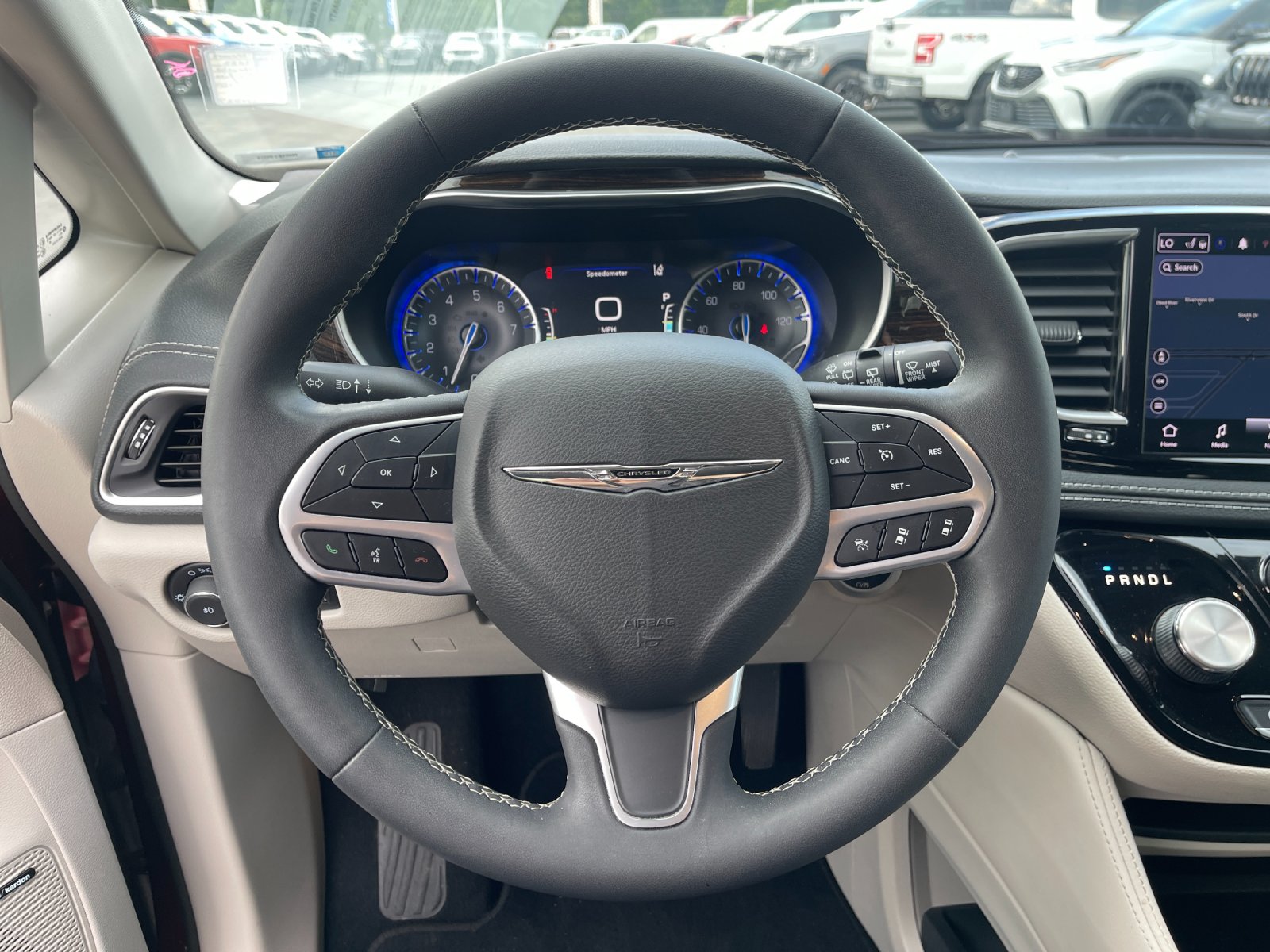 Used 2022 Red Chrysler Limited image 28