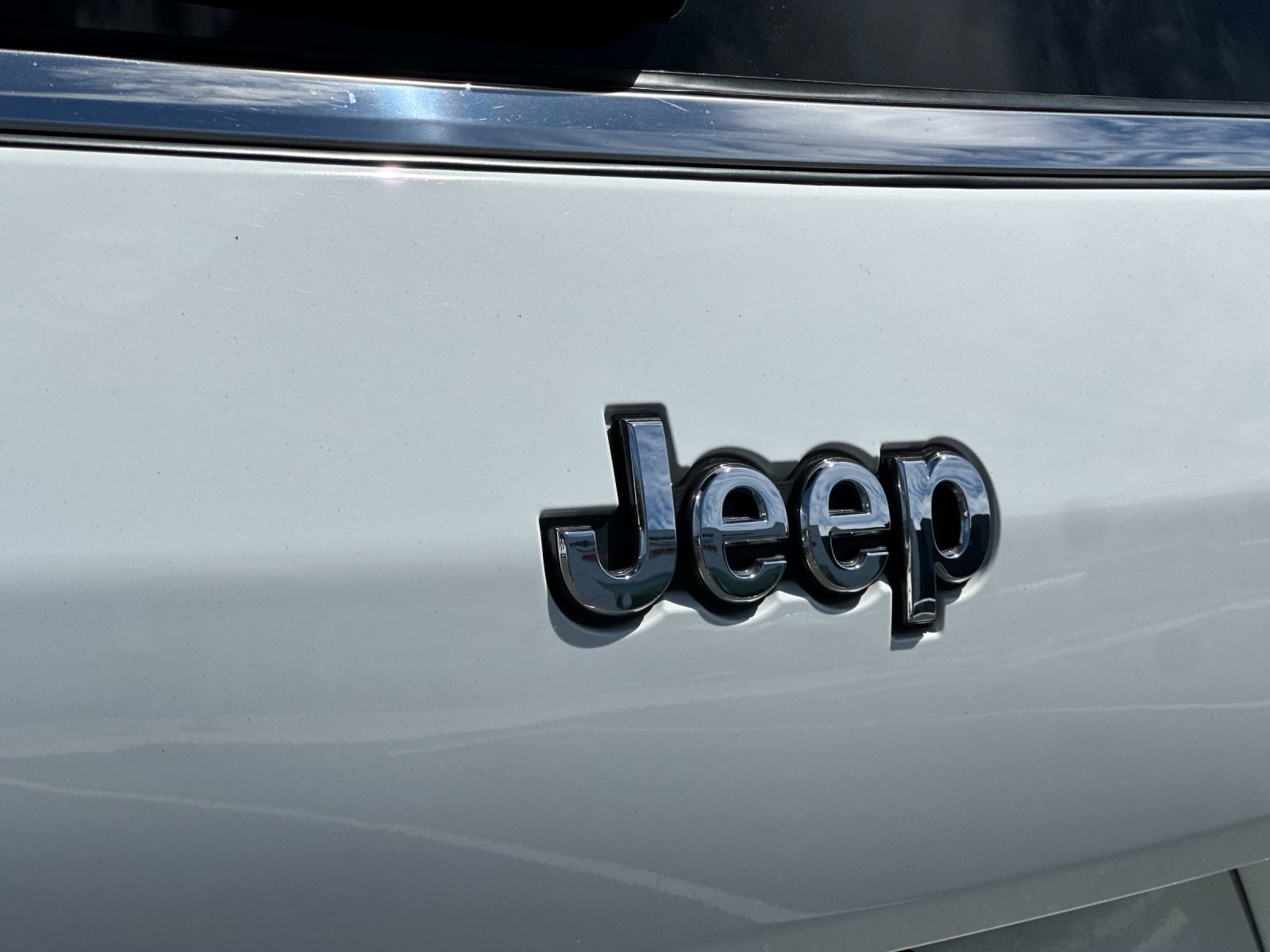 Used 2024 White Jeep Overland image 27