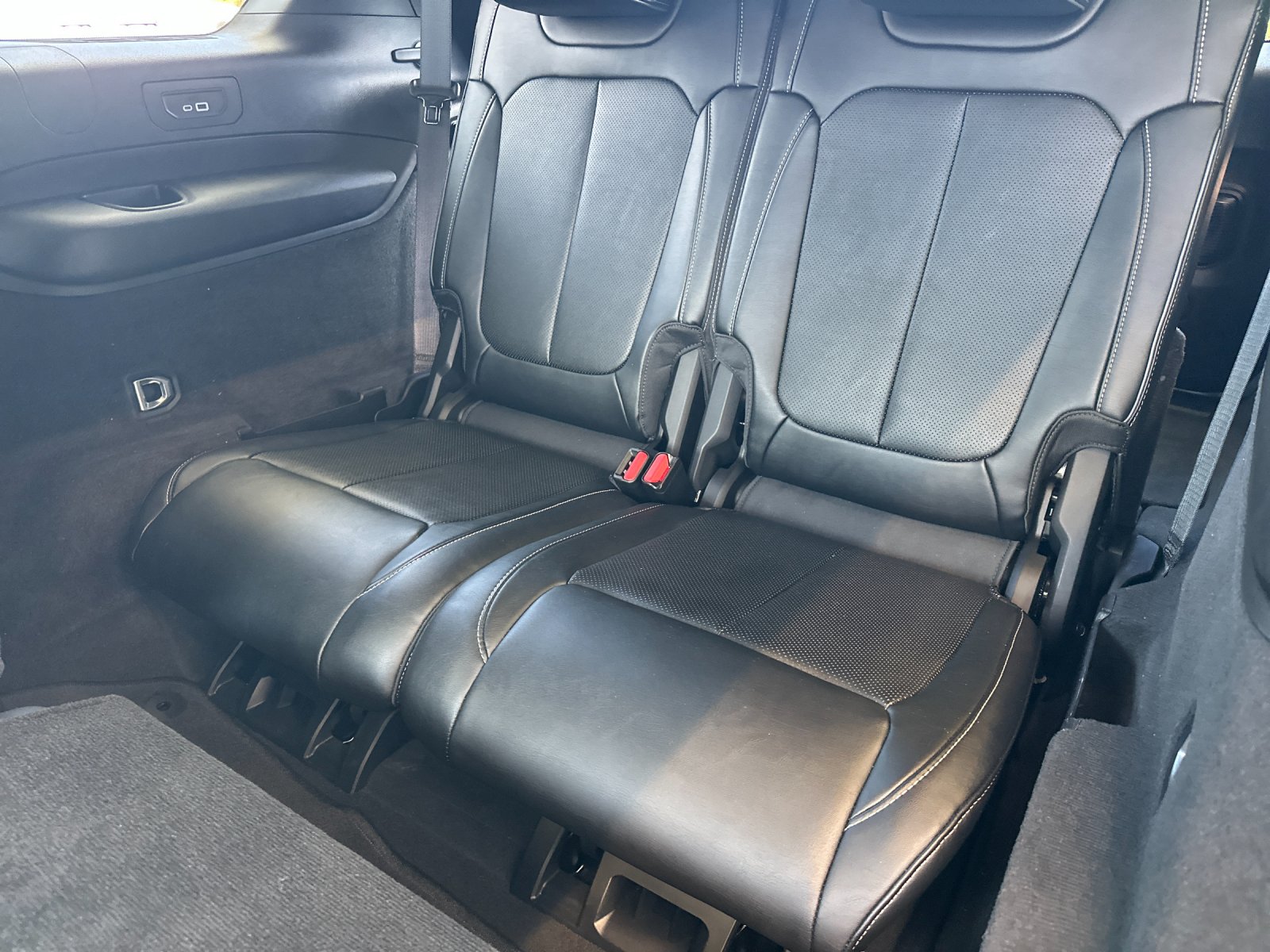 Used 2024 White Jeep Overland image 15