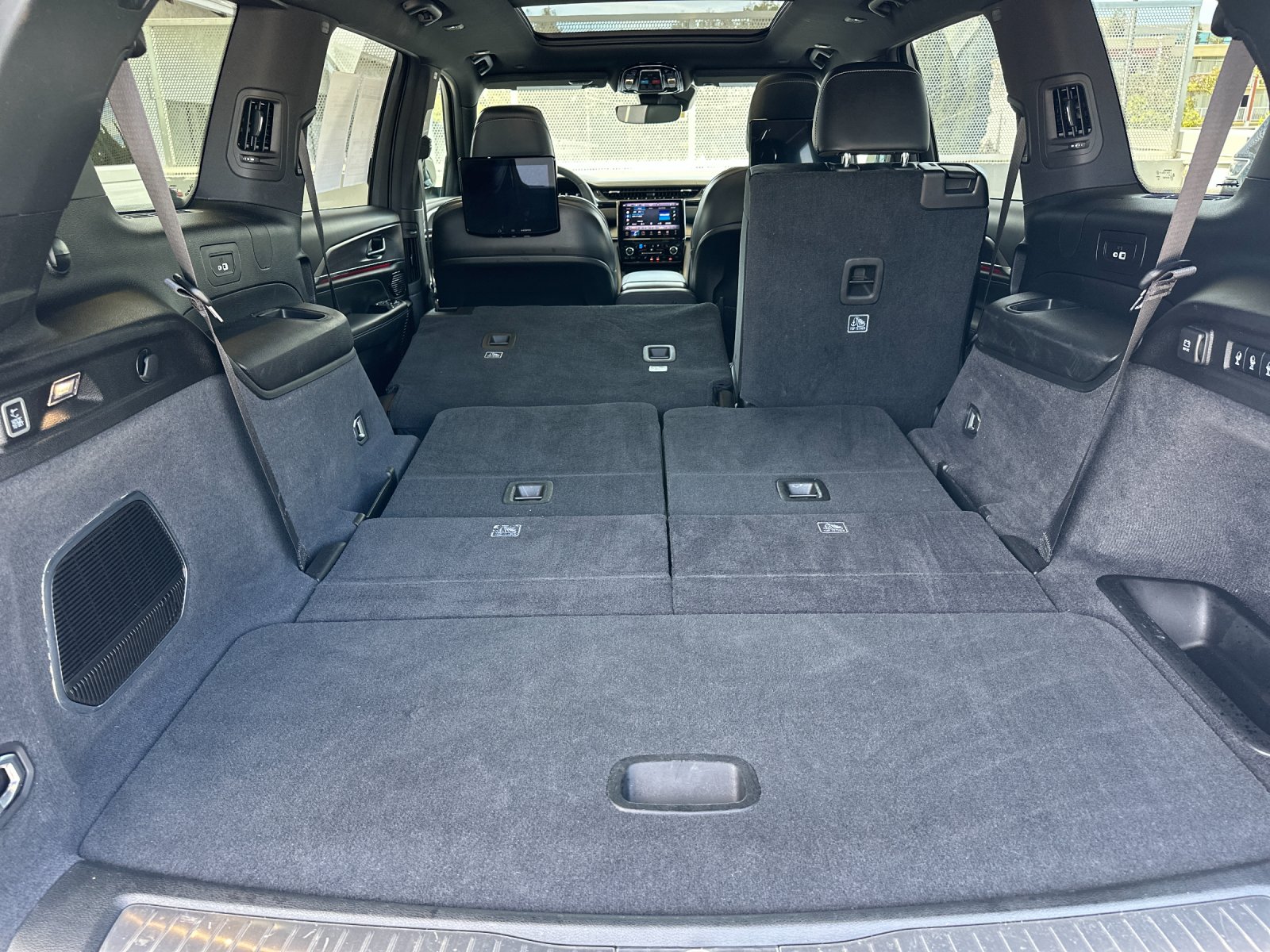 Used 2024 White Jeep Overland image 16