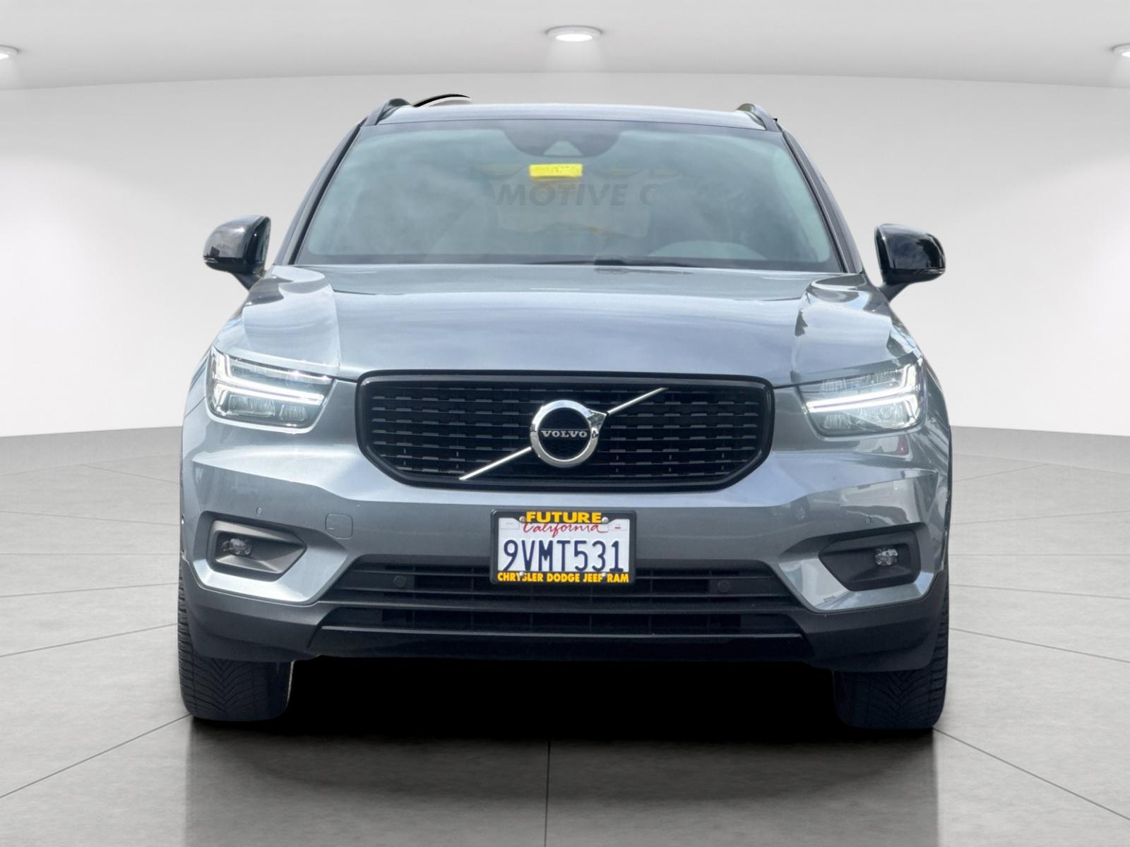 Used 2019 Gray Volvo R-Design image 9
