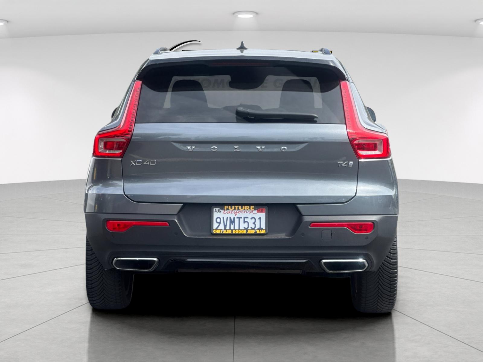 Used 2019 Gray Volvo R-Design image 5