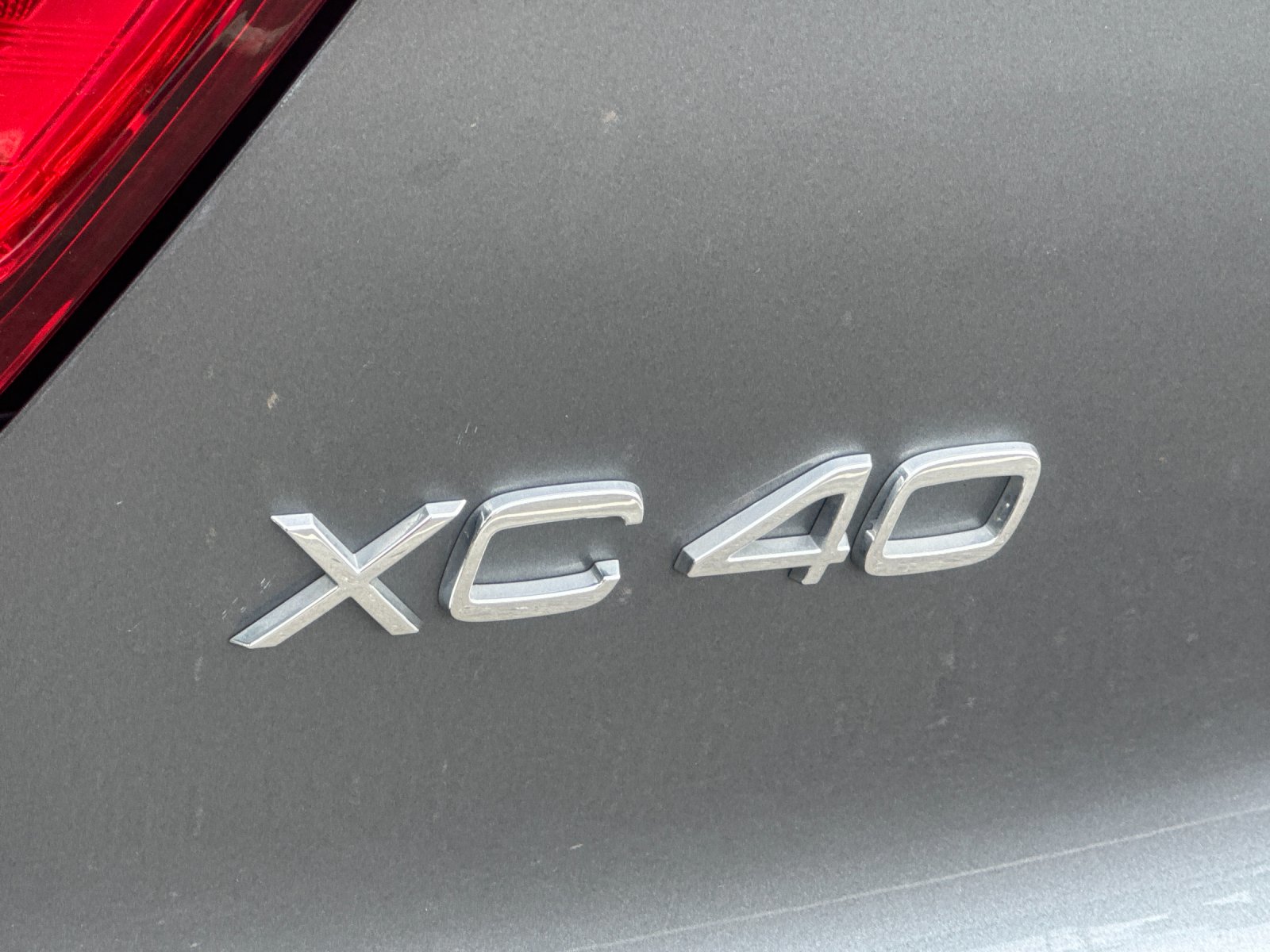 Used 2019 Gray Volvo R-Design image 26