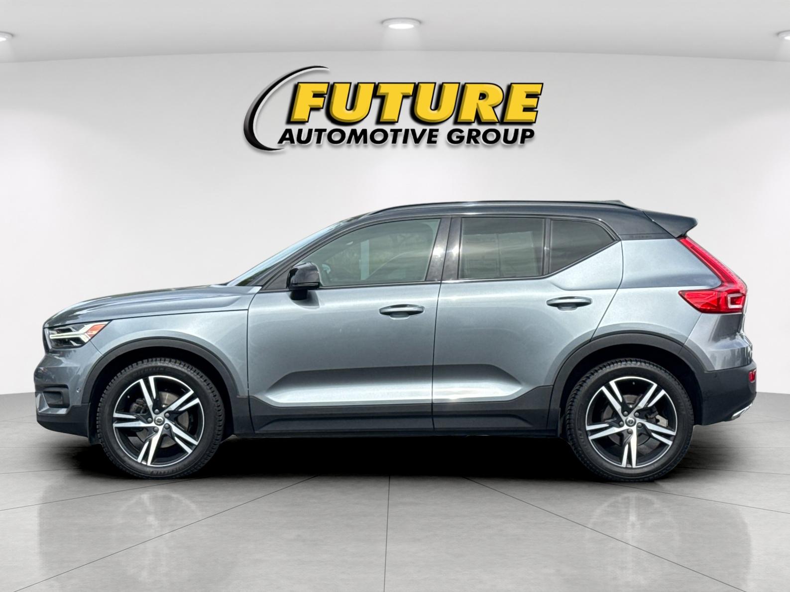 Used 2019 Gray Volvo R-Design image 7